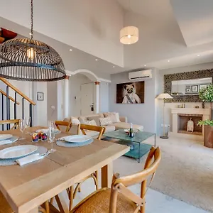 Elegant 2 Bdrm Penthouse With Bbq And Pools Apartment Marbella