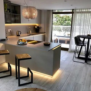 Luxury In La Isla, Walking Distance To Puerto Banus Apartment Marbella